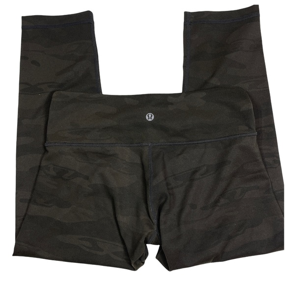 lululemon athletica Pants - Lululemon Wunder under crop green camo leggings 21” inseam size 6